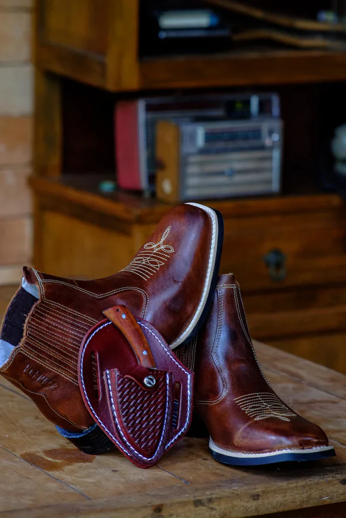 Botina Masculina Vira Francesa - Artesanal e Clássica