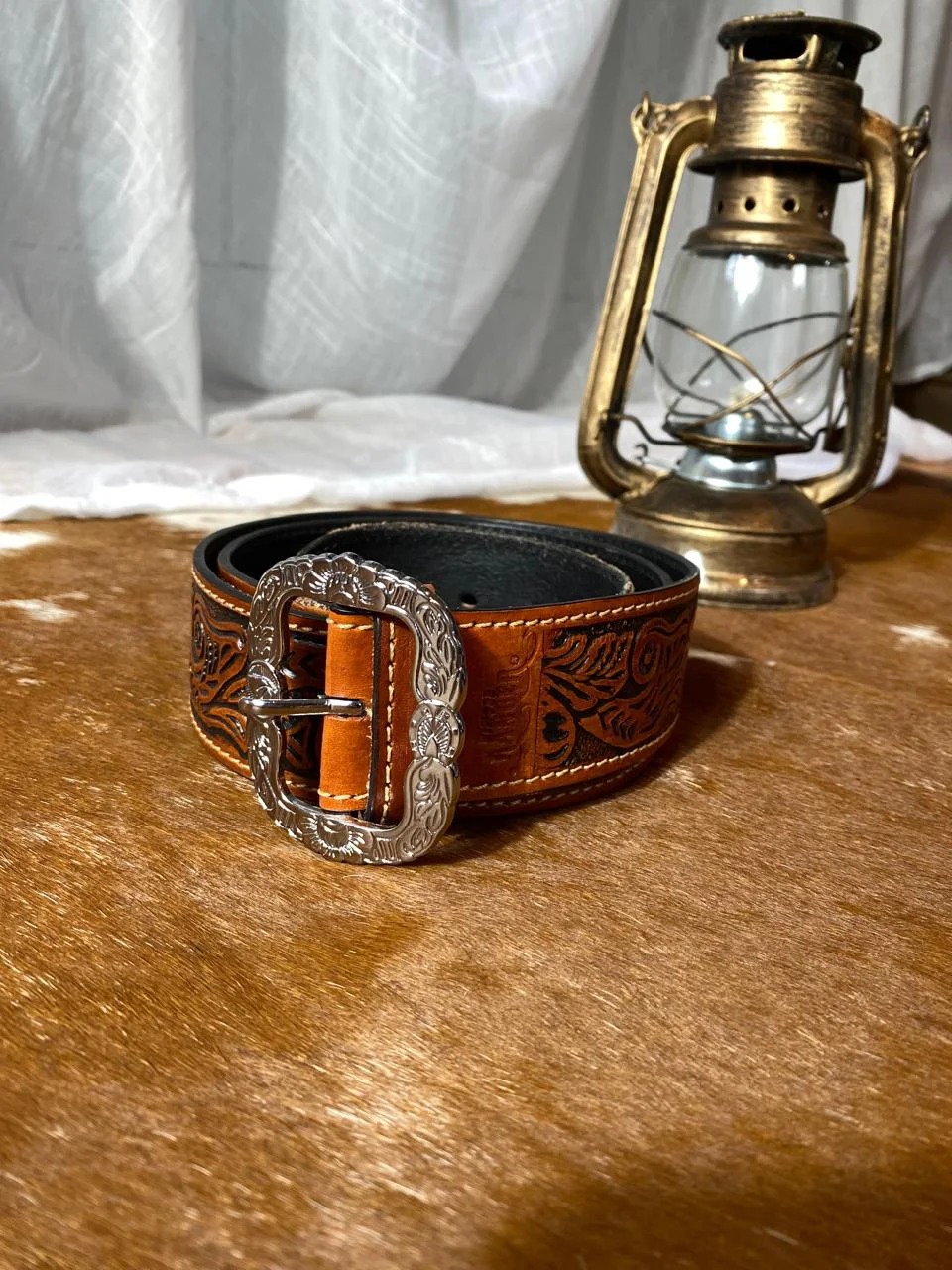 Cinta Masculina Couro Com Detalhes